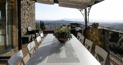Villa Pietrina: An elegant and welcoming three-story ancient watch tower surrounded by the greenery, with Free WI-FI.