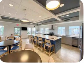 Dining - Spacious~Dog Friendly~Partial River View~Heated Pool~BBQ Grill~Gym~Laundry too! (Jensen Beach)