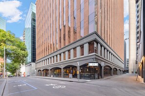 Front of property - Melbourne City Suites (Melbourne)