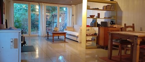 Fireplace, DVD player