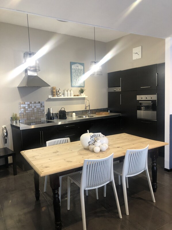 Microwave, oven, stovetop, dishwasher