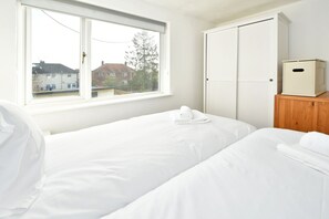 3 habitaciones, escritorio, tabla de planchar con plancha y wifi gratis 