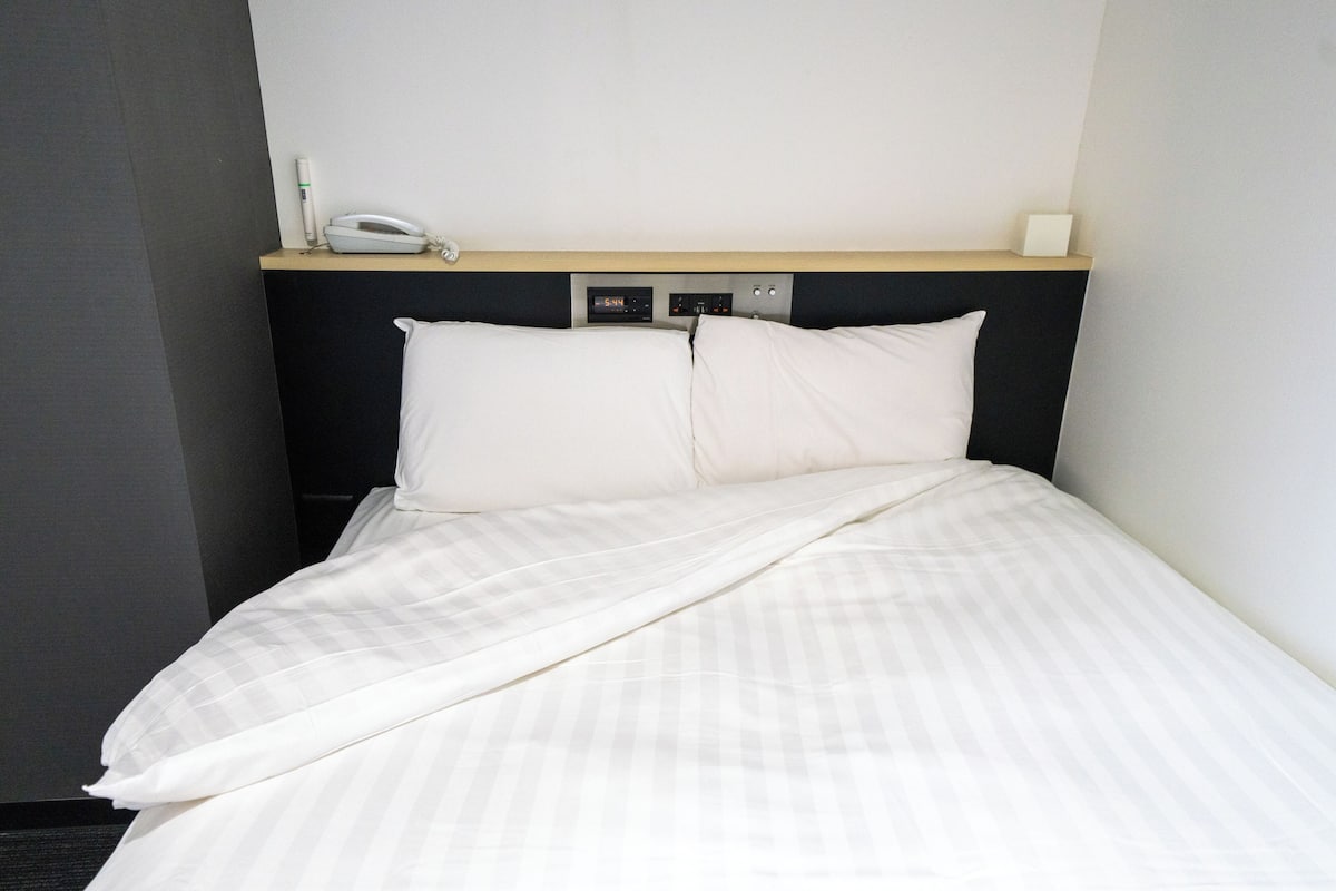 In-room safe, desk, laptop workspace, free WiFi