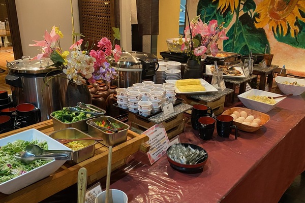 Daily buffet breakfast for a fee