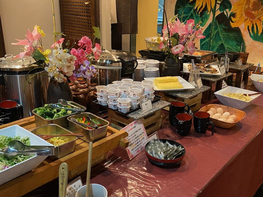 Daily buffet breakfast (JPY 1500 per person)