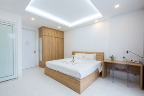Down comforters, desk, laptop workspace, free WiFi - Quyet Homestay (Hanoi)