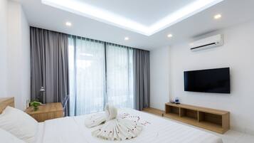 Down duvets, desk, laptop workspace, free WiFi