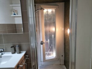 Handtücher, Seife, Toilettenpapier