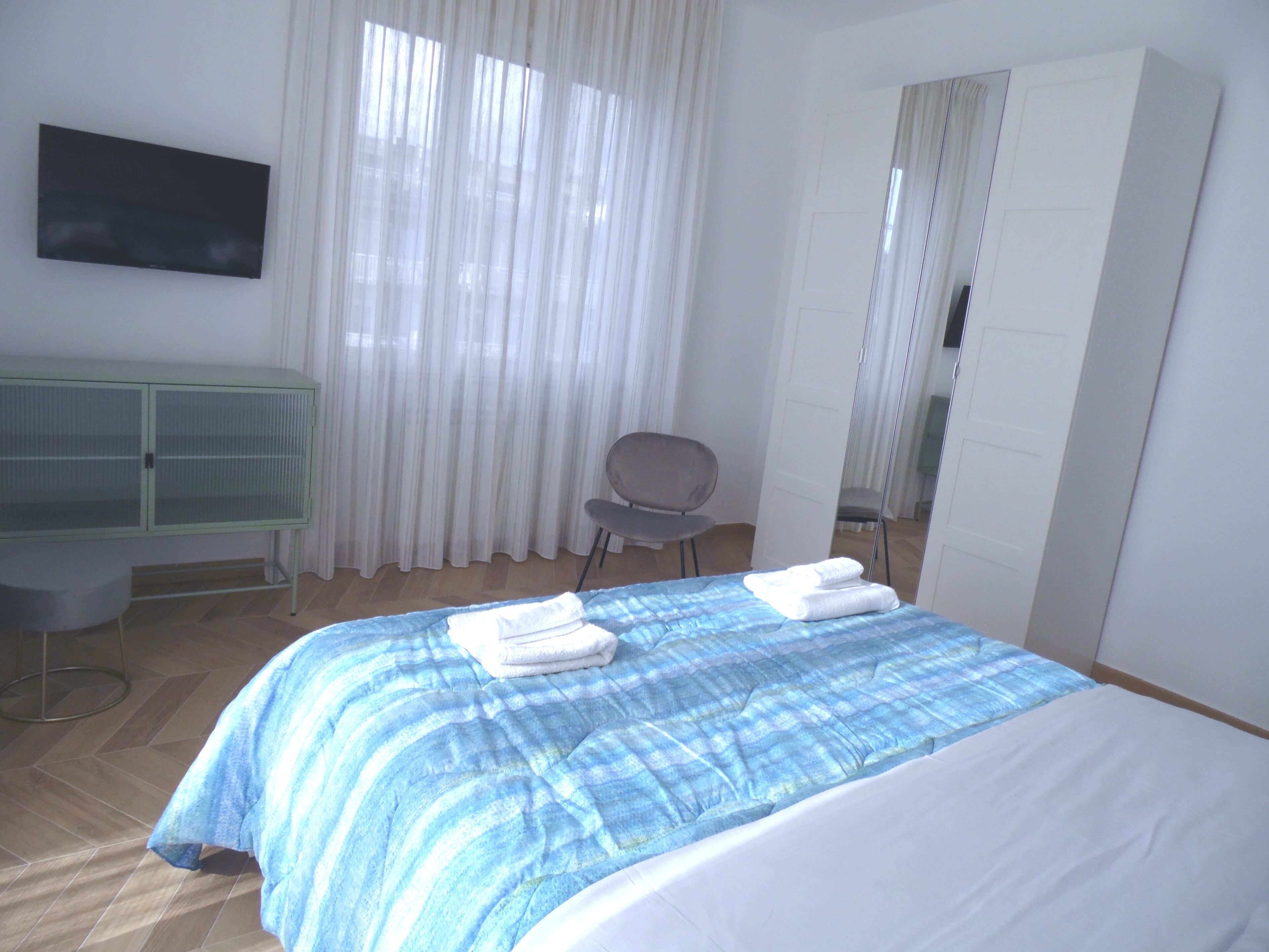 2 Schlafzimmer, Schreibtisch, Bügeleisen/Bügelbrett, WLAN