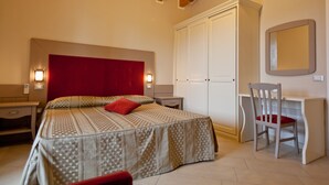 A bedroom with a bed, a desk, a chair, and a wardrobe. - Gardahill (Soiano del Lago)