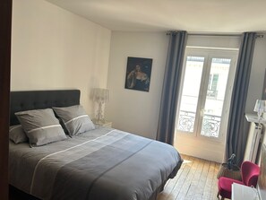 1 slaapkamer, een strijkplank/strijkijzer, wifi, beddengoed