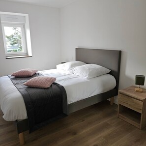 4 chambres, fer et planche à repasser, Wi-Fi gratuit, draps fournis