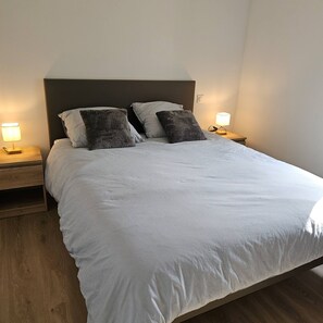 4 chambres, fer et planche à repasser, Wi-Fi gratuit, draps fournis