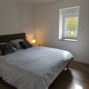 4 chambres, fer et planche à repasser, Wi-Fi gratuit, draps fournis