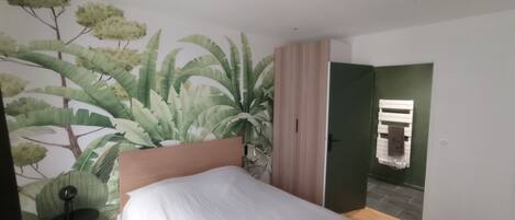 2 室のベッドルーム、アイロン / アイロン台、WiFi (無料)、ベッドシーツ