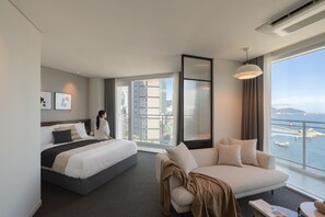 Studio Suite W Ocean | Hypo-allergenic bedding, desk, laptop workspace, blackout drapes - Urbanstay Busan Songdo Beach (Busan)