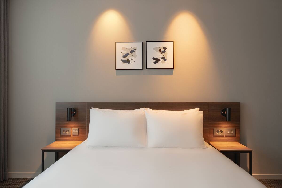 Studio | Hypo-allergenic bedding available, desk, laptop workspace