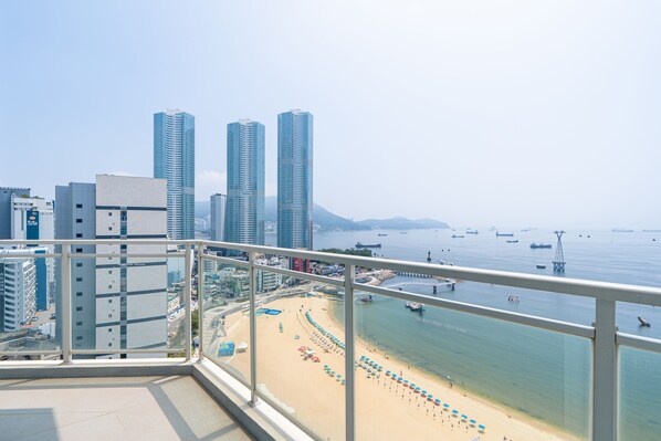 ลานระเบียง/นอกชาน