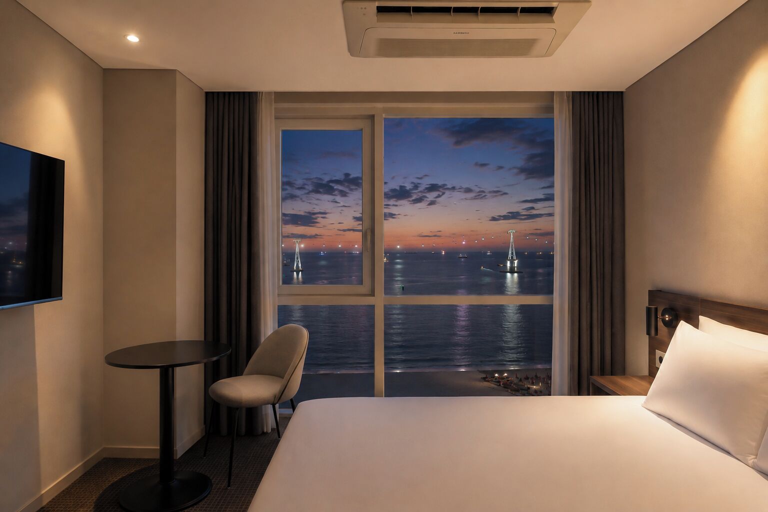 Studio Ocean | Hypo-allergenic bedding, desk, laptop workspace, blackout drapes