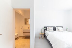 5 bedrooms, iron/ironing board, travel crib, free WiFi