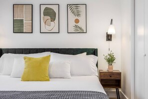 2 habitaciones, escritorio, tabla de planchar con plancha y wifi gratis 