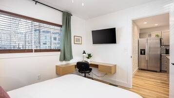 2 slaapkamers, een bureau, een strijkplank/strijkijzer, gratis wifi