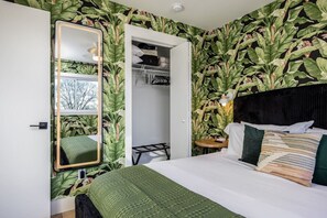 2 bedrooms, iron/ironing board, free WiFi, bed sheets - Walk to Hillsboro Village, close to Vanderbilt, 3 miles to Downtown (Nashville)