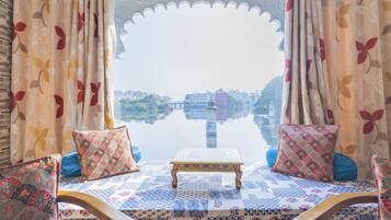 Deluxe Room | Free WiFi, bed sheets