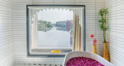 Natural Lake View Hotel