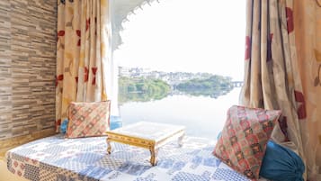 Deluxe Room | Free WiFi, bed sheets