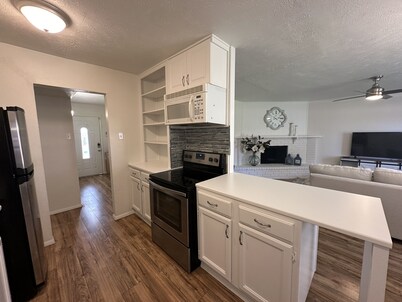 Cozy 3-bedroom house with WiFi and AC in enjoyable Allen no chores