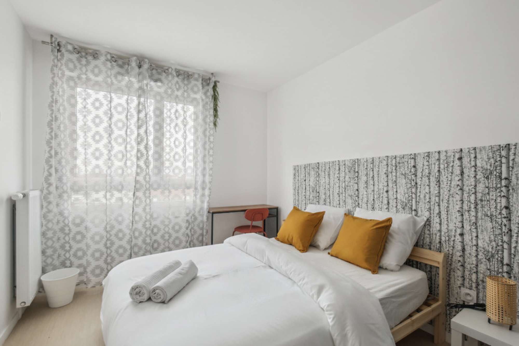 4 habitaciones, tabla de planchar con plancha, wifi y ropa de cama 