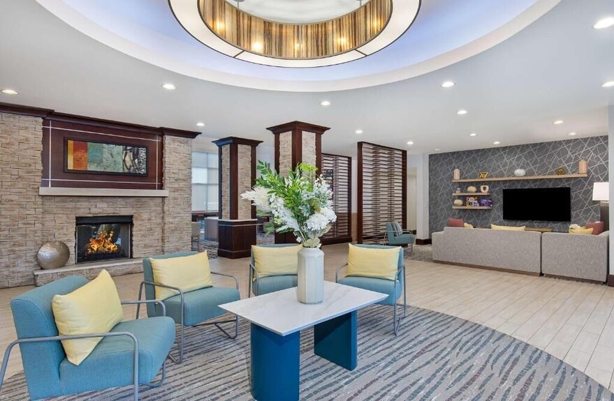 North Atlanta Getaway: Indoor Pool, Fitness Center & Parking + Breakfast - Dunwoody, GA