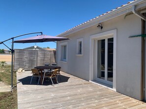 屋外ダイニングエリア