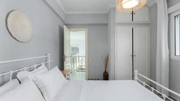 4 bedrooms, iron/ironing board, travel cot, free WiFi