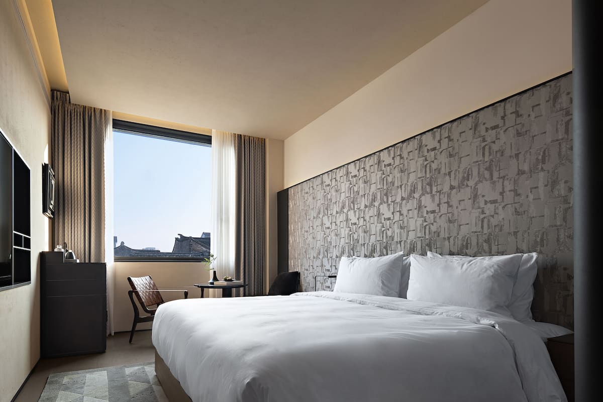 Down duvets, free minibar, free WiFi