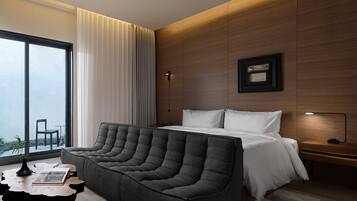 Down comforters, free minibar, free WiFi