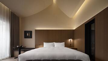 Comfort Room | Down comforters, free minibar, free WiFi