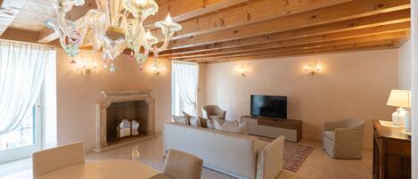 Luxury Apartment, 2 Bedrooms, Non Smoking, City View | Living area