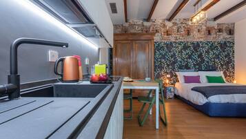 Business Studio | Private kitchen | Full-size fridge, microwave, oven, stovetop