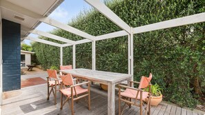 Outdoor dining - Callaway House - Point Lonsdale (Point Lonsdale)