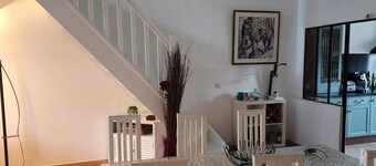 Charmante Maison de Village Pour 10, à 15 min de la mer - Idéal Familles et Amis