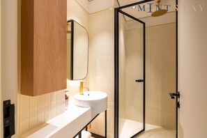 Studio - Convenient Studio w Burj Khalifa View (Dubai)