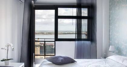 Intero appartamento 140mq sito nel centro città e sulla Laguna del Mar Piccolo