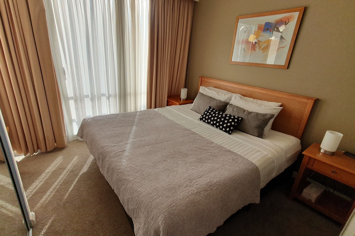 Central City Apartment, Pool, Sauna, Parking Available