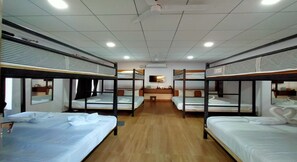Mixed Dormitory | Ropa de cama de alta calidad, caja fuerte, sistema de insonorización
