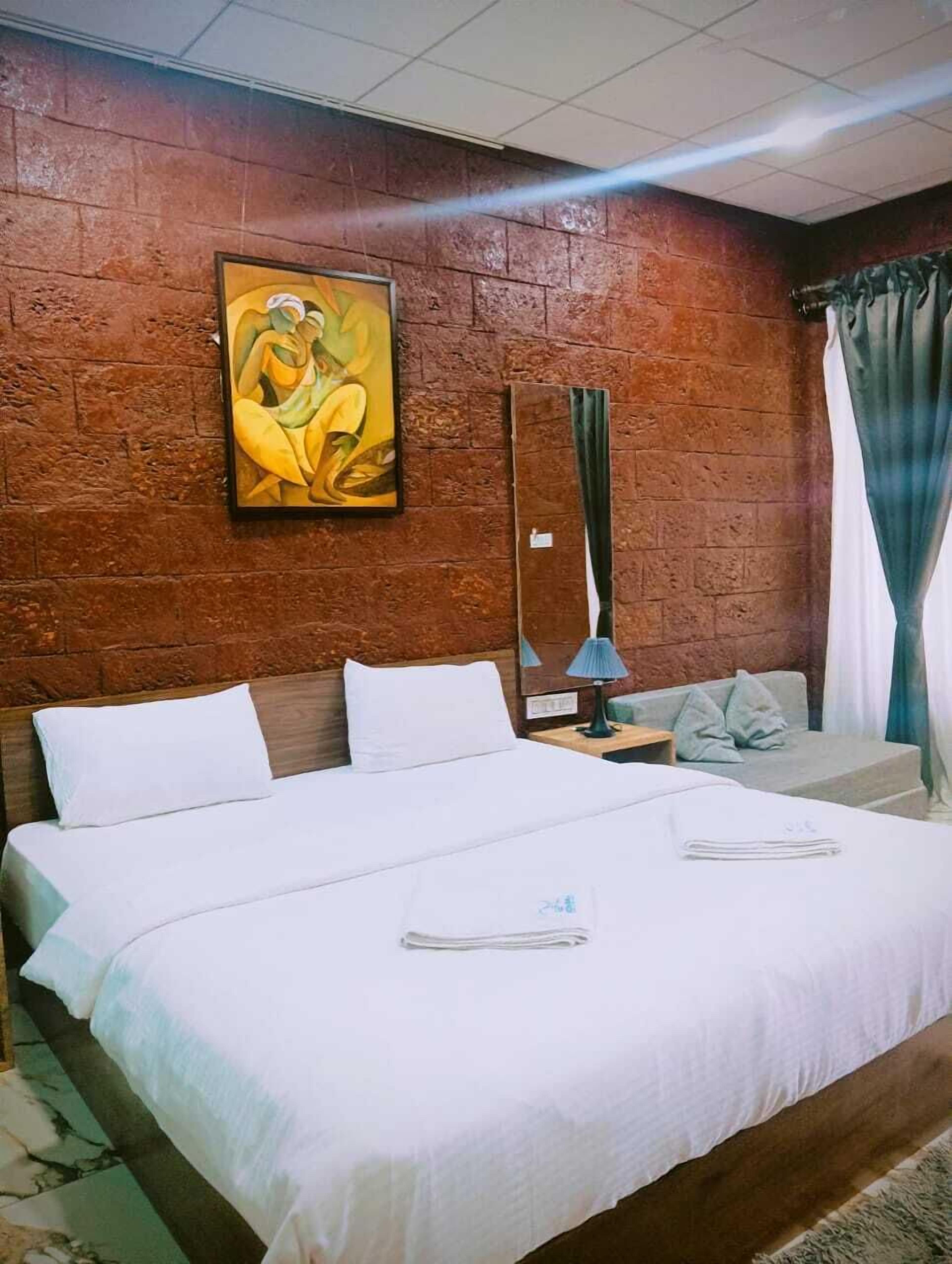 Premium bedding, in-room safe, soundproofing, iron/ironing board