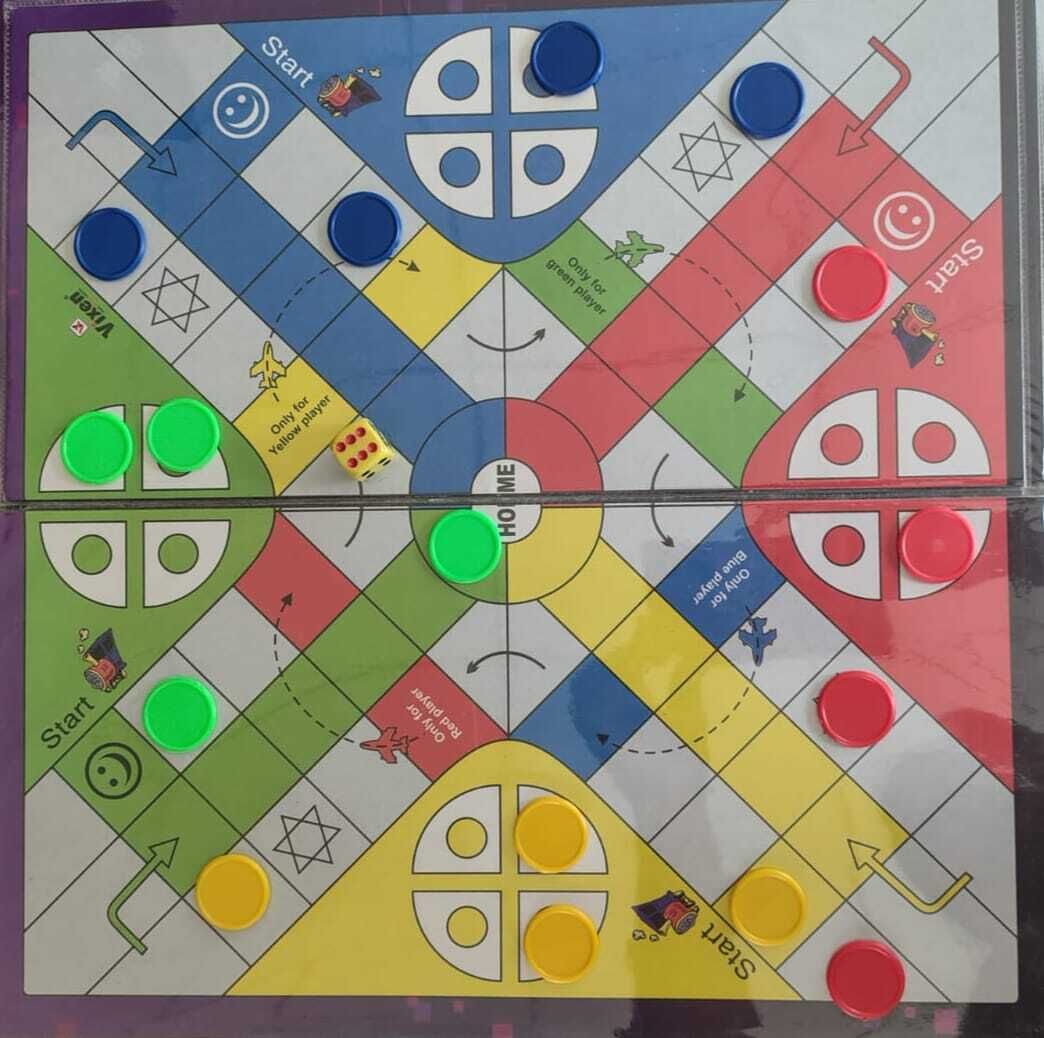 Un jeu de société doté d’une grille colorée et de divers symboles.