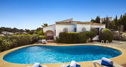 Agradable Villa con Piscina
