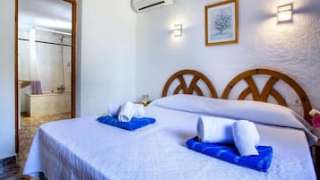 3 habitaciones, tabla de planchar con plancha y cuna de viaje